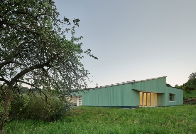 Guardería Koppelesbach por schleicher.ragaller architekten. Fotografía por Zooey Braun.