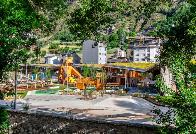 Parc de l’Ossa por Altura arquitectes. Fotografía por Rafael Vargas.