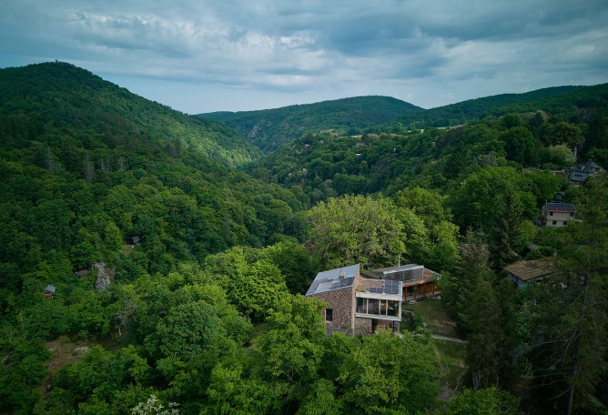 Casa Medník por Päivä architekti. Fotografía por Radek Úlehla.