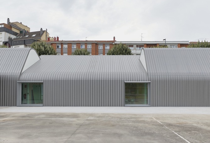 Comedor infantil de Ventanielles por Rogelio Ruiz + Macario G. Astorga. Fotografía por Marcos Morilla.