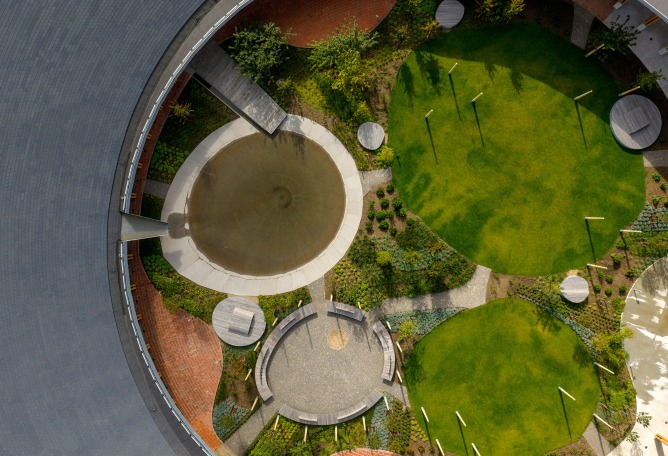 Dorte Mandrup, un espacio para futuros artesanos en Crafts College. Fotografía por Adam Mørk.