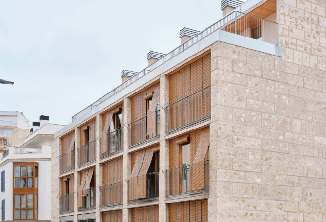 25 viviendas sociales por Harquitectes. Fotografía por Adrià Goula.