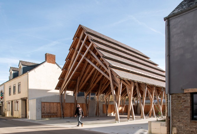 Missillac Market by LAUS architectes. Photograph by Gaëtan Chevrier.