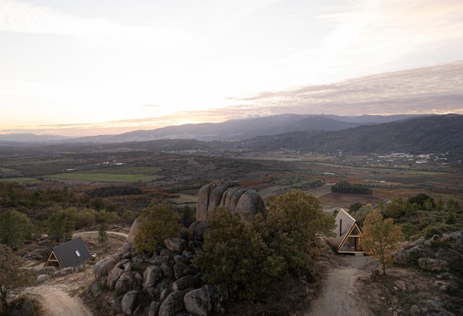 Refugios de Montaña por Filipe Pina Arquitectura. Fotografía por Ivo Tavares Studio.