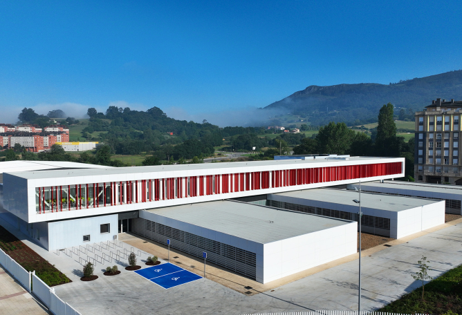 La Florida Secondary Education Institute by INSPYRA. Photograph by Iván Morán G-R.