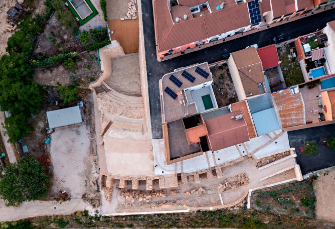 Rehabilitation and enhancement of the Roman Amphitheater of Obulco by Pablo Manuel Millán Millán. Photography by Javier Callejas Sevilla.