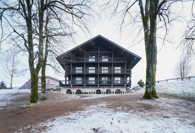 Vila Muhr by OFIS arhitekti. Photograph by Miran Kambič.