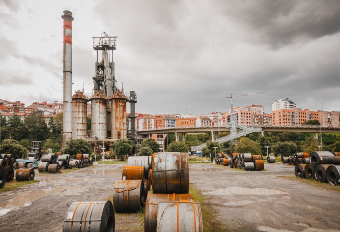 Access to the Altos Hornos de Bizkaia by TARTE and ELE. Photograph by Aitor Estévez.