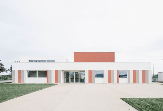 Nursery school on Via dell’Aquamarina Studio Associato di Architettura LERUA. Photograph by Cedric Dasesson.