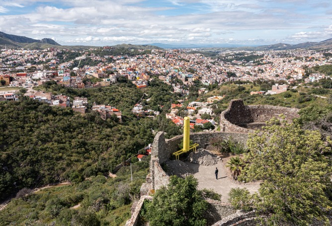 Urban Telescopes by 3ME Arquitectura. Photograph by Jorge Succar.