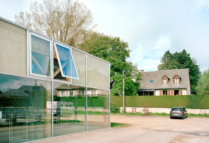 Le Foirail Multi-Service Center by Betillon & Freyermuth Architects + crypto architectes.Photograph by Maxime Delvaux.