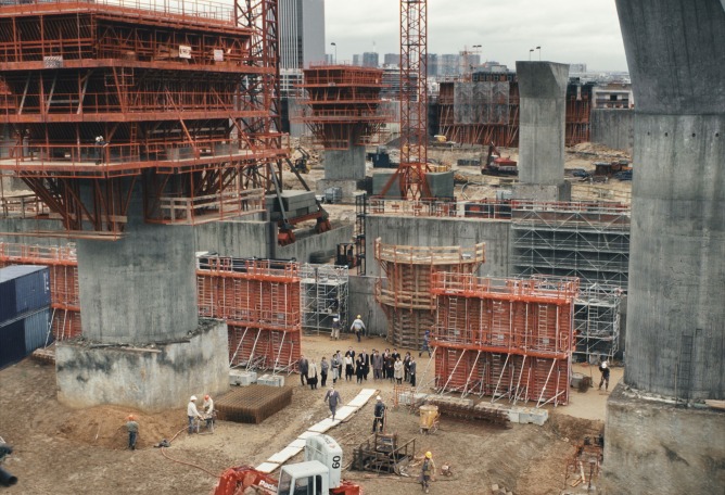 «El Arquitecto» por Stéphane Demoustier. . Fotografía por Julien Panie / AGAT FILMS, LE PACTE. Imagen cortesía de LAZONA