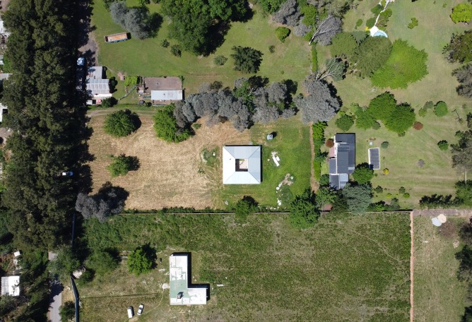 «Las Casuarinas» por GAA – Grupo Abierto de arquitectura. Fotografía por Ezequiel Spinelli.