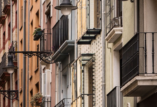 Sustitución de 4 viviendas por Josean Ruiz Esquíroz. Fotografía por Imagen Subliminal.