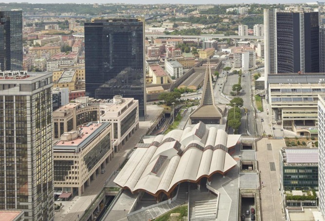 Centro Direzionale, Estación Central de Metro de Nápoles por Benedetta Tagliabue - EMBT Architects. Fotografía por Roland Halbe.