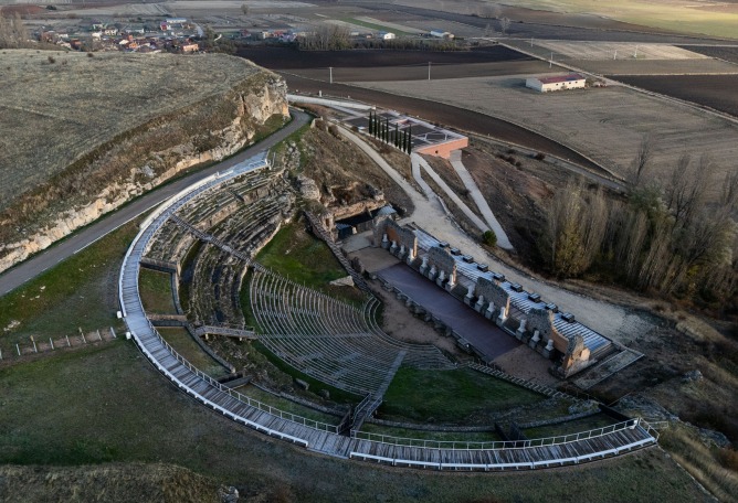 Centro de Recepción de Visitantes de Colonia Clunia Sulpicia por Tejedor Linares Arquitectos. Fotografía por Fernando Alda.