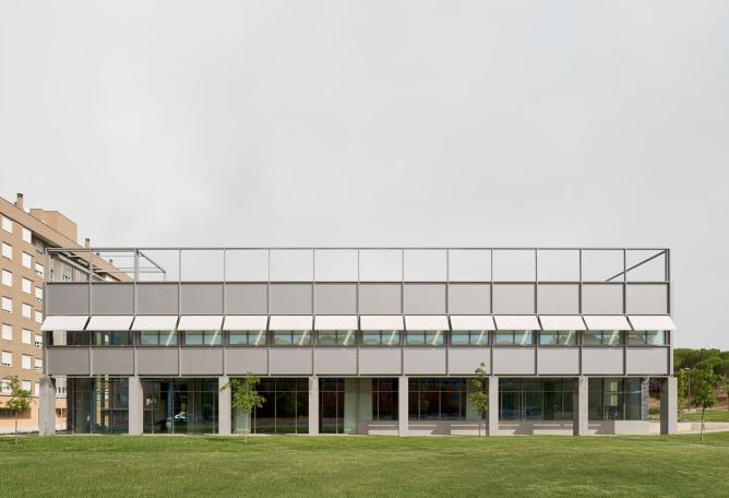 Expansion of the Technology-Based Business Center by VIRA arquitectura. Photograph by Javier Bravo.Expansion of the Technology-Based Business Center by VIRA arquitectura. Photograph by Javier Bravo.