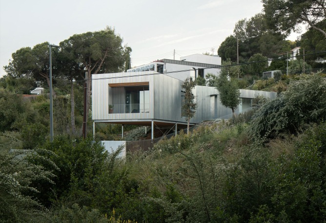Casa 144º by Jaime Prous Architects and Pineda Monedero. Photograph by Del Río Bani.