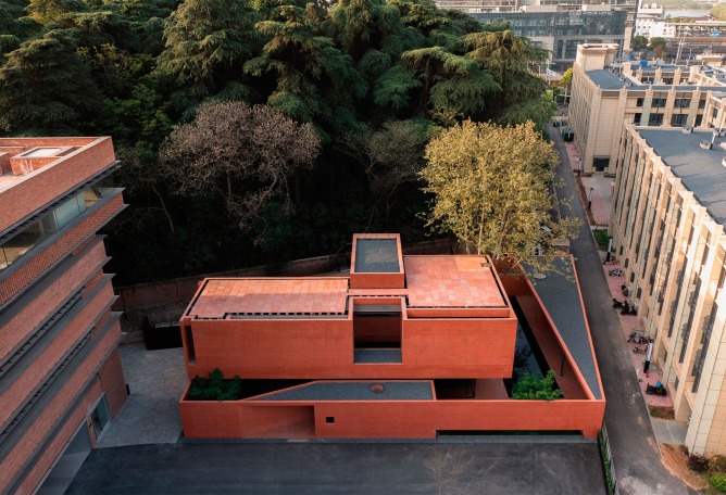 Centro de Exposiciones «Red Box» por Mix. Fotografía por Arch-Exist.