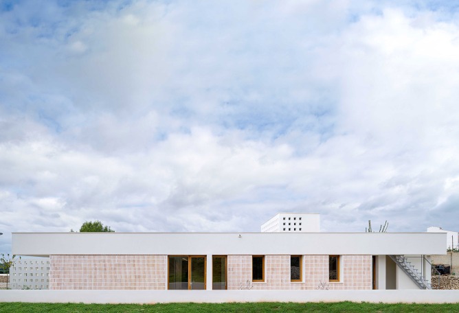 Alaior Day Centre by Montis Sastre Arquitectura. Photograph by Lluís Bort.