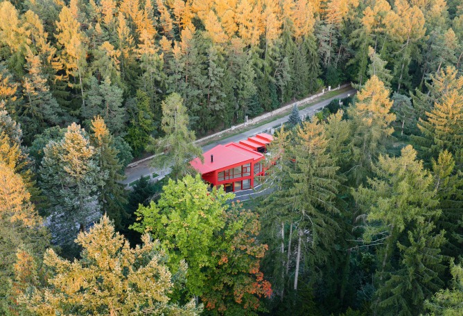 Jevany Villa by Architektura. Photograph by Matej Hakár.