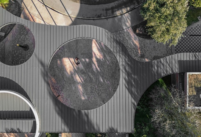 Renovation and expansion of the Tanatorio de las Contiendas by Arias Garrido Arquitectos + GMM Ingeniería y Arquitectura. Photograph by Javier Arias Madero.