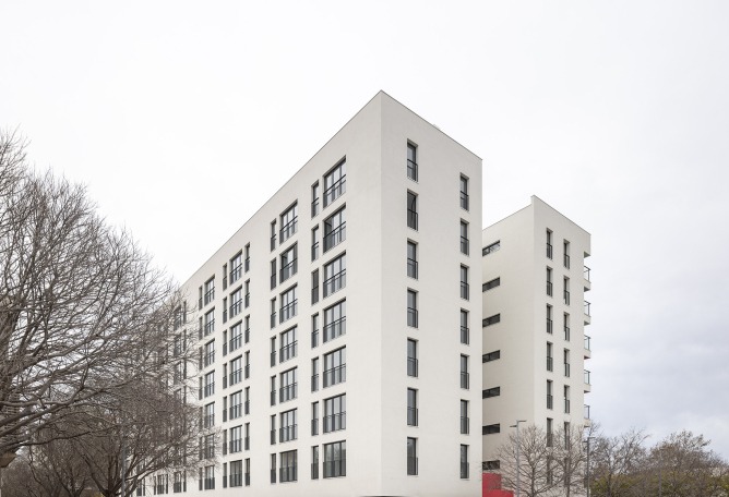 SB Building. 110 affordable rental apartments, complementary spaces, and commercial premises by EMBA. Photography by Oriol Gómez.