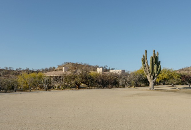 House in Palmilla by Estudio IUAPdA. Photograph by  Ignacio Urquiza Luna Parra.