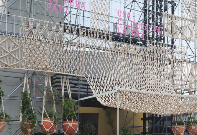 Spanish Pavilion at Filbo by Lluís Alexandre Casanovas Blanco, Paula Chalkho Rozenblum, Enrique Espinosa Pérez and Santiago Pradilla Hosie. Photograph by Javier Agustín Rojas.