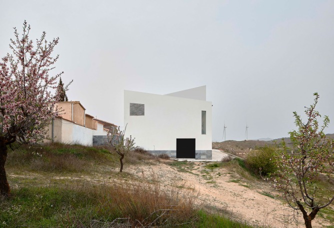 Tanatorio El Higueral por Palera arquitectos. Fotografía por Adam García.