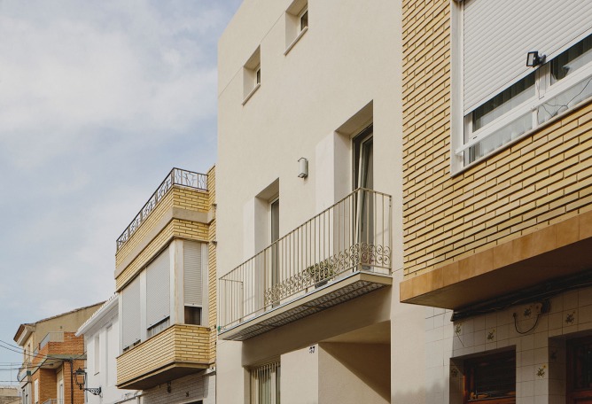«Casa per a piano i violí» por ENDALT + Josep Eixerés. Fotografía por David Zarzoso.