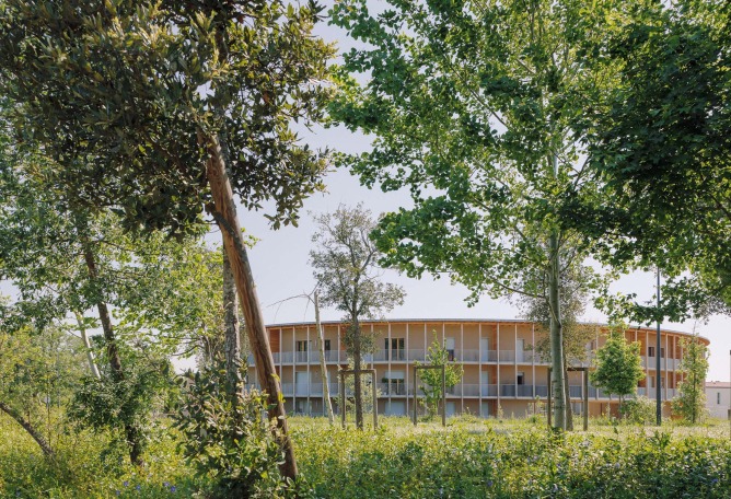 Social housing by Régis Roudil Architectes. Photograph by Bastien Treille.
