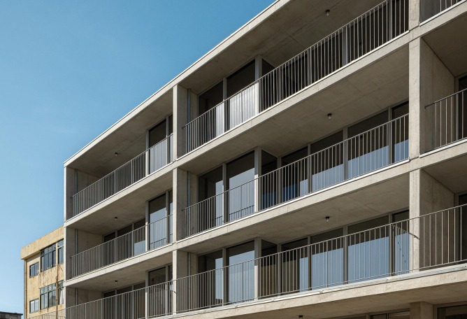 Hintze Ribeiro Multifamily Housing Building by Helder da Rocha Arquitectos. Photograph by Ivo Tavares Studio.