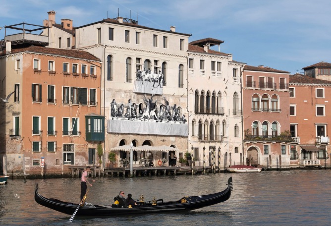 «Il Gesto». Una reinterpretación contemporánea de Las bodas de Caná, The Venice Venice Hotel. Fotografía por JR.