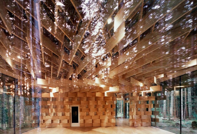 Pila de leña. Kengo Kuma – El flujo de las líneas a través de la mirada de Erieta Attali. Fotografía por Erieta Attali.