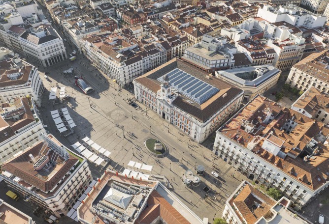 Reorganization of the Puerta del Sol area by Linazasoro & Sánchez Arquitectura. Photograph by Rolando Halbe.
