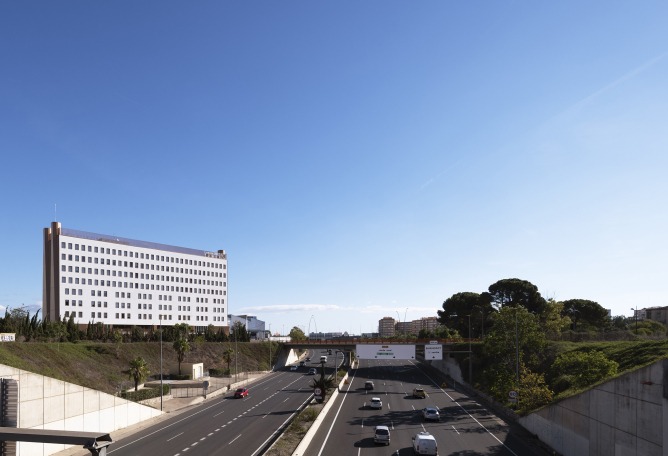 Student residence in Burjassot by Martín Lejarraga Oficina de Arquitectura. Photograph by David Frutos.