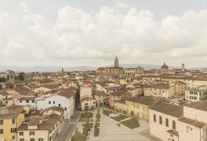 Piazza San Lorenzo in Pistoia by MICROSCAPE. Photograph by Filippo Poli.