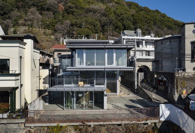 House in Kitano by Tomohiro Hata Architect & Associates. Photograph by Toshiyuki Yano.