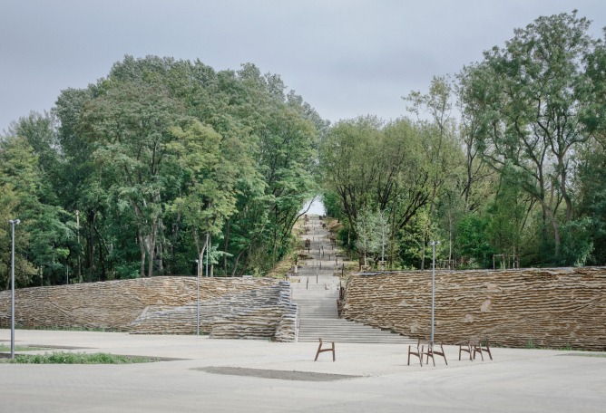 Warsaw Uprising Mound Park by Archigrest + TopoScape. Photograph by Michał Szlaga.