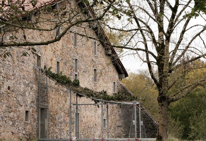 Instalación «LIMINA» por Garbizu Collar Architecture + KRI. Fotografía por Alex Abril
