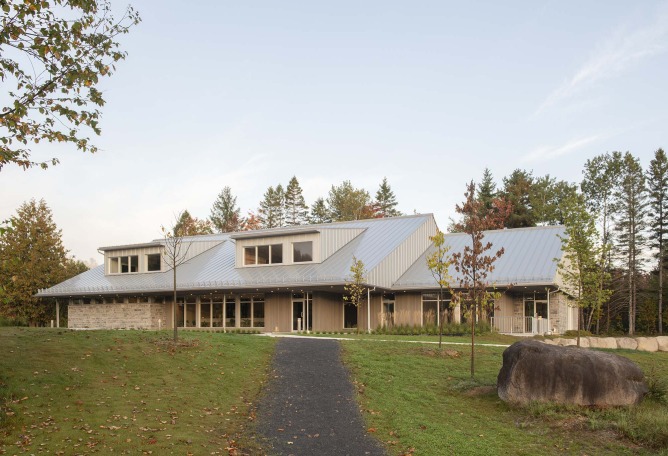 Des Cimes Dental Clinic by CARTA. Photograph by David Boyer.