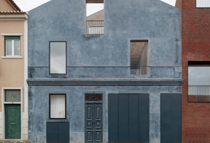 Blue house by extrastudio. Photograph by Mikael Olsson.