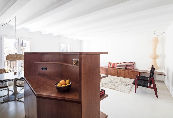 Reforma de vivienda h3o architects. Fotografía por Adrià Goula.