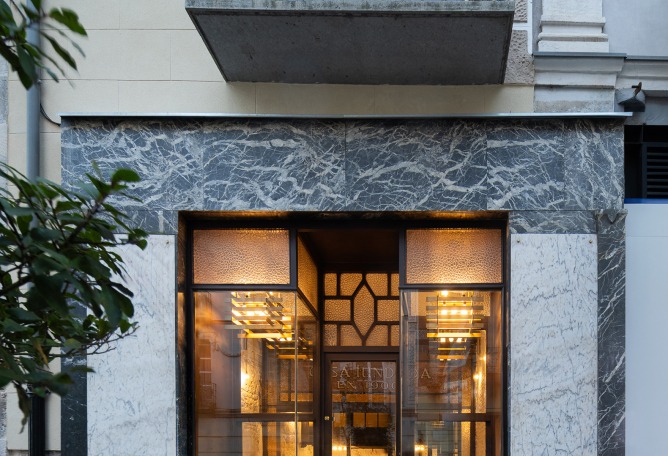 Former "Cuchillerías Blanco" premises renovation by Óscar Miguel Ares. Photography by Gabriel Gallegos Alonso.