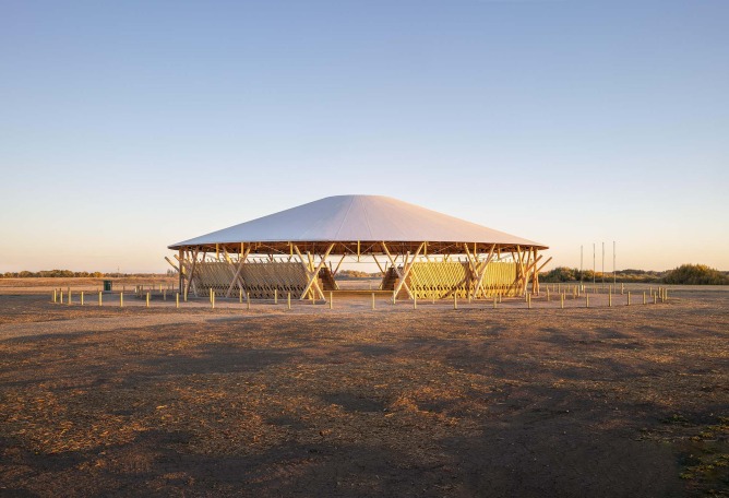 Muscowpetung Powwow Arbour by Oxbow Architecture and Richard Kroeker. Photograph by Lindsay Reid.