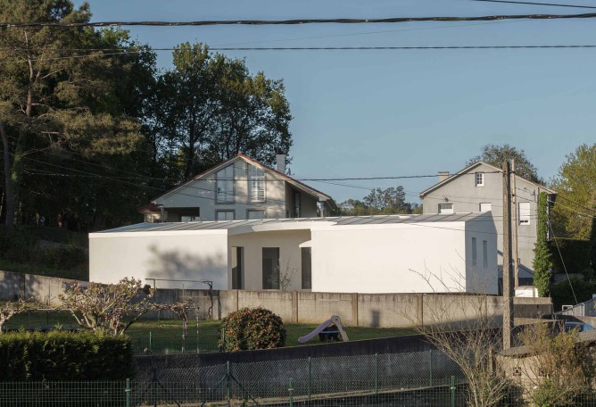 Vivienda Cecebre por Sinaldaba. Fotografía por Luís Díaz Díaz.