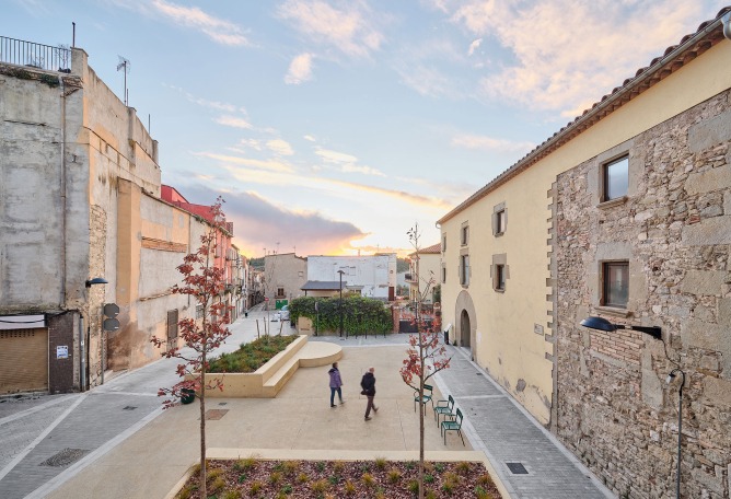 Aguilar Square by vora + Toni Riba. Photograph by Adrià Goula.