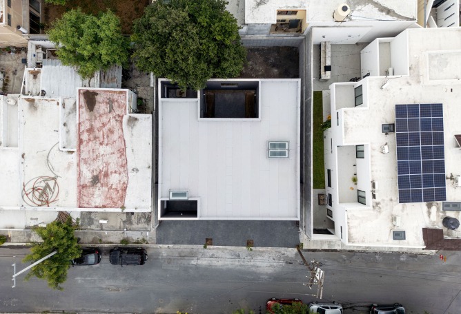 13x13 House by ARKRAFT. Photograph by Héctor Pineda. 