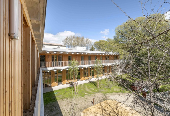 "Espace Ambroise Croizat" TAUTEM Architecture. Photograph by Luc Boegly.